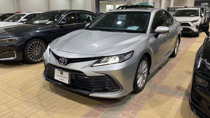 مستعملة Toyota Camry عملية فيس ليفت VIII (XV70), 2.5 l, 2024 في في المملكة العربية السعودية, الرياض من Atehad AlRaiy معرض اتحاد الراي للسيارات، اللون فضي.  | AUTO.AE | إعلان #250662