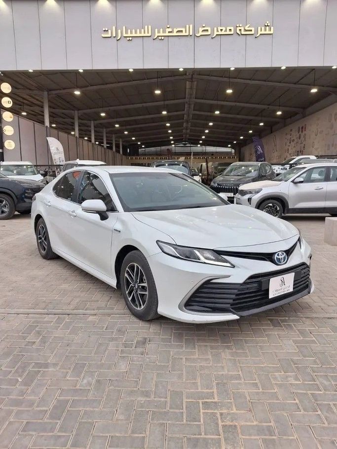 Подержанный Toyota Camry VIII (XV70) Рестайлинг, 2.5 л, 2024 в Саудовская Аравия, Эр-Рияд от Al Sughayyir Cars الصغير للسيارات Белый цвет.  | AUTO.AE | Объявление #254964