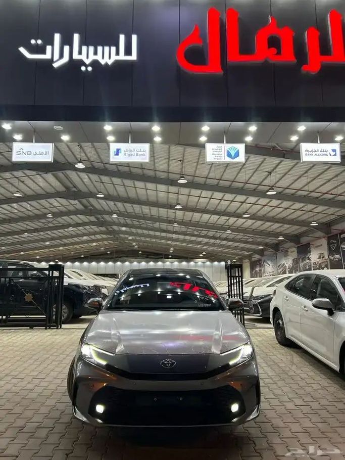 جديدة Toyota Camry التاسع (XV80), 2.5 l, 2026 في في المملكة العربية السعودية, الرياض من Al Rimal شركة الرمال للسيارات، اللون رمادي.  | AUTO.AE | إعلان #256005