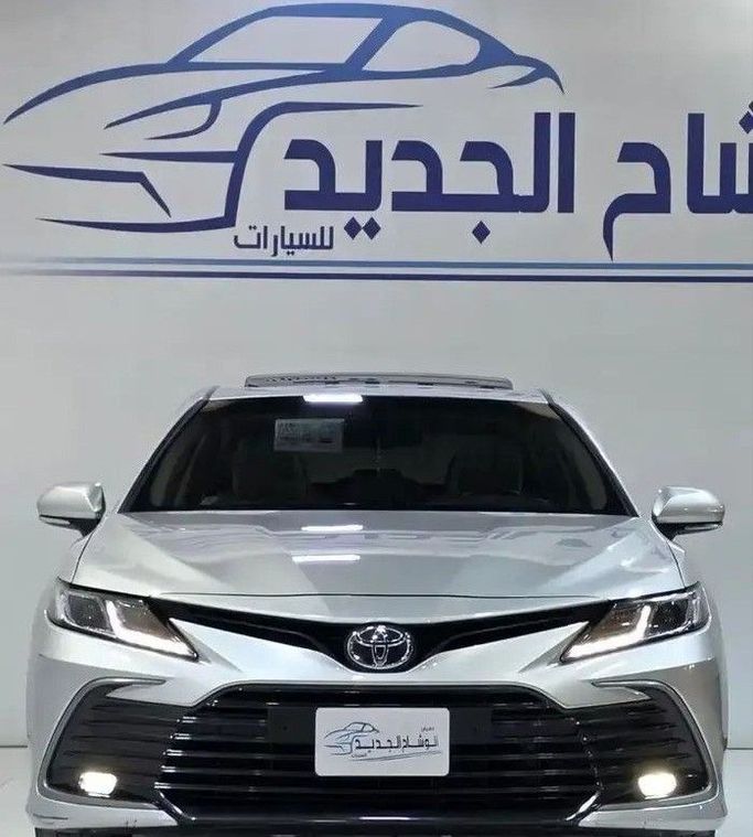 Подержанный Toyota Camry VIII (XV70) Рестайлинг, 2.5 л, 2023 в Саудовская Аравия, Эр-Рияд от Al Wishah Cars معرض الوشاح للسيارات Серебристый цвет. GCC | AUTO.AE | Объявление #259968