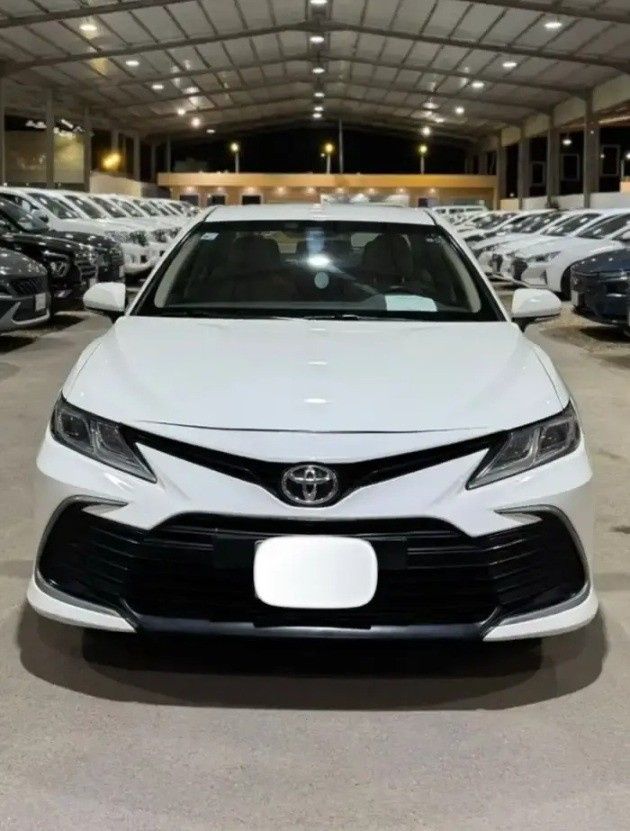 Used Toyota Camry VIII (XV70) Facelift, 2.5 l, 2022 in Saudi Arabia, Riyadh by معرض امتياز الشفا للسيارات, White color.  | AUTO.AE | Listing #264250