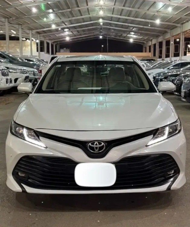 Подержанный Toyota Camry VIII (XV70), 2.5 л, 2020 в Саудовская Аравия, Эр-Рияд от معرض امتياز الشفا للسيارات Белый цвет.  | AUTO.AE | Объявление #264280