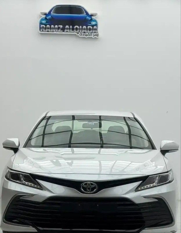 Used Toyota Camry VIII (XV70) Facelift, 2.5 l, 2023 in Saudi Arabia, Riyadh by Ramz Al Qiyadah معرض رمز القيادة, White color. GCC Specs | AUTO.AE | Listing #267769