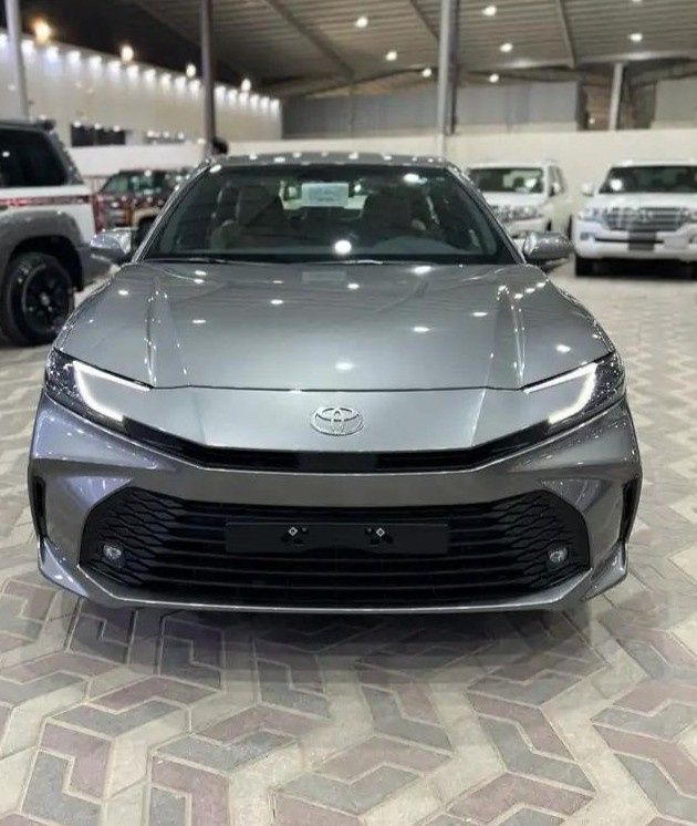 جديدة ⁦Toyota Camry التاسع (XV80)، 2.5 l، 2026⁩ في في المملكة العربية السعودية, الرياض من Fakhamat Najd معرض فخامة نجد للسيارات، اللون رمادي. أخرى | AUTO.AE | إعلان #288697