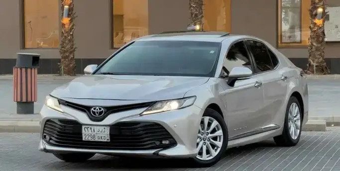 Подержанный ⁦Toyota Camry VIII (XV70) Рестайлинг, 3.5 л, 2020⁩ в Саудовская Аравия, Эр-Рияд от شركة رمال الأندلس للسيارات Серебристый цвет.  | AUTO.AE | Объявление #289001