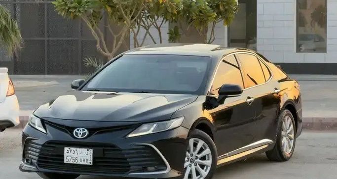 مستعملة ⁦Toyota Camry VIII (XV70)، 2.0 l، 2018⁩ في في المملكة العربية السعودية, الرياض من شركة رمال الأندلس للسيارات، اللون أسود.  | AUTO.AE | إعلان #289012
