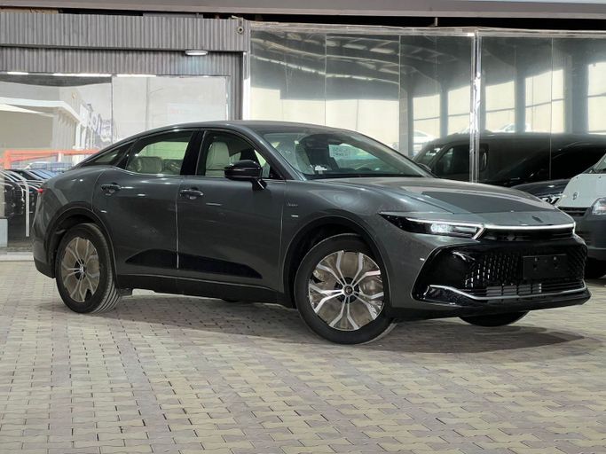 جديدة Toyota Crown السادس عشر (S230), 2.5 l, 2026 في في المملكة العربية السعودية, الرياض من Car Vault شركة كار فولت للسيارات، اللون رمادي.  | AUTO.AE | إعلان #249463