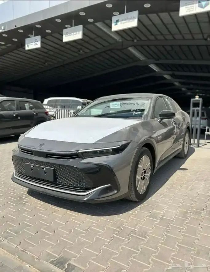 جديدة Toyota Crown السادس عشر (S230), 2.5 l, 2026 في في المملكة العربية السعودية, الرياض من Al Rimal شركة الرمال للسيارات، اللون رمادي.  | AUTO.AE | إعلان #255992