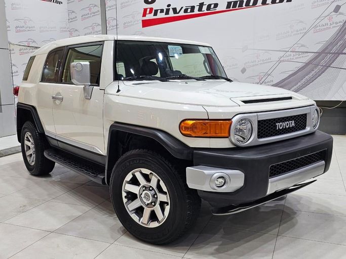 Подержанный Toyota FJ Cruiser, 4.0 л, 2022 в Саудовская Аравия, Эр-Рияд от Private Motor شركة الموتر الخاص للسيارات Белый цвет.  | AUTO.AE | Объявление #248500