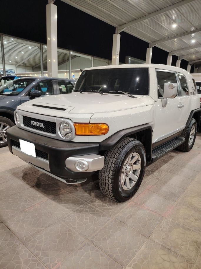 مستعملة Toyota FJ Cruiser, 4.0 l, 2022 في في المملكة العربية السعودية, الرياض من Al Astool Al Khaleeji شركة الأسطول الخليجي للسيارات، اللون أبيض.  | AUTO.AE | إعلان #248898