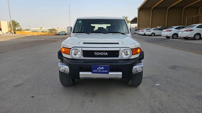 Подержанный Toyota FJ Cruiser, 4.0 л, 2022 в Саудовская Аравия, Эр-Рияд от Nasser Bin Ateq Cars معرض ناصر بن عاتق للسيارات Белый цвет.  | AUTO.AE | Объявление #252131
