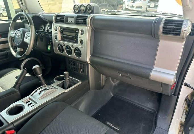 مستعملة Toyota FJ Cruiser، 4.0 لتر، 2020 في المملكة العربية السعودية، الرياض من Al Shukh شركة معرض الشيوخ للسيارات، اللون أبيض.  | AUTO.AE | إعلان #296190 — صورة 14 من 14