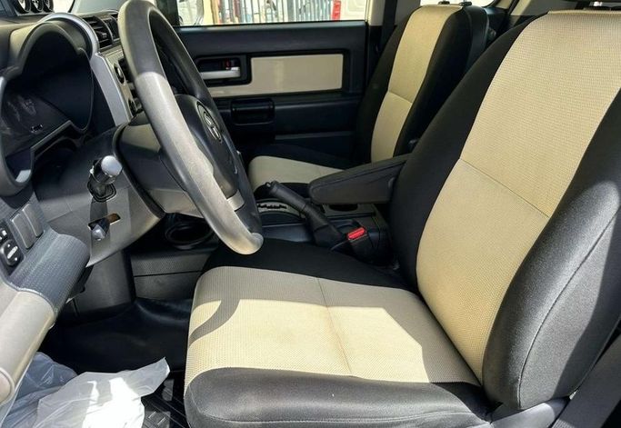 Подержанный Toyota FJ Cruiser, 4.0 л, 2023 в Саудовская Аравия, Эр-Рияд от Al Shukh شركة معرض الشيوخ للسيارات Бежевый цвет.  | AUTO.AE | Объявление #296228 — фото 10 из 12