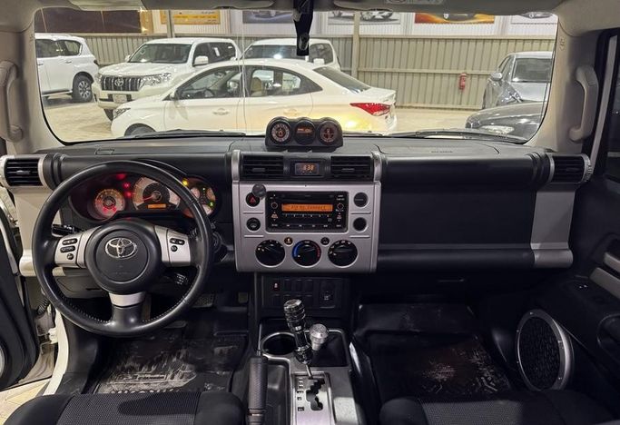 Подержанный Toyota FJ Cruiser, 4.0 л, 2016 в Саудовская Аравия, Эр-Рияд от Rayat Al Amtayaz راية الامتياز Белый цвет.  | AUTO.AE | Объявление #296467 — фото 17 из 18