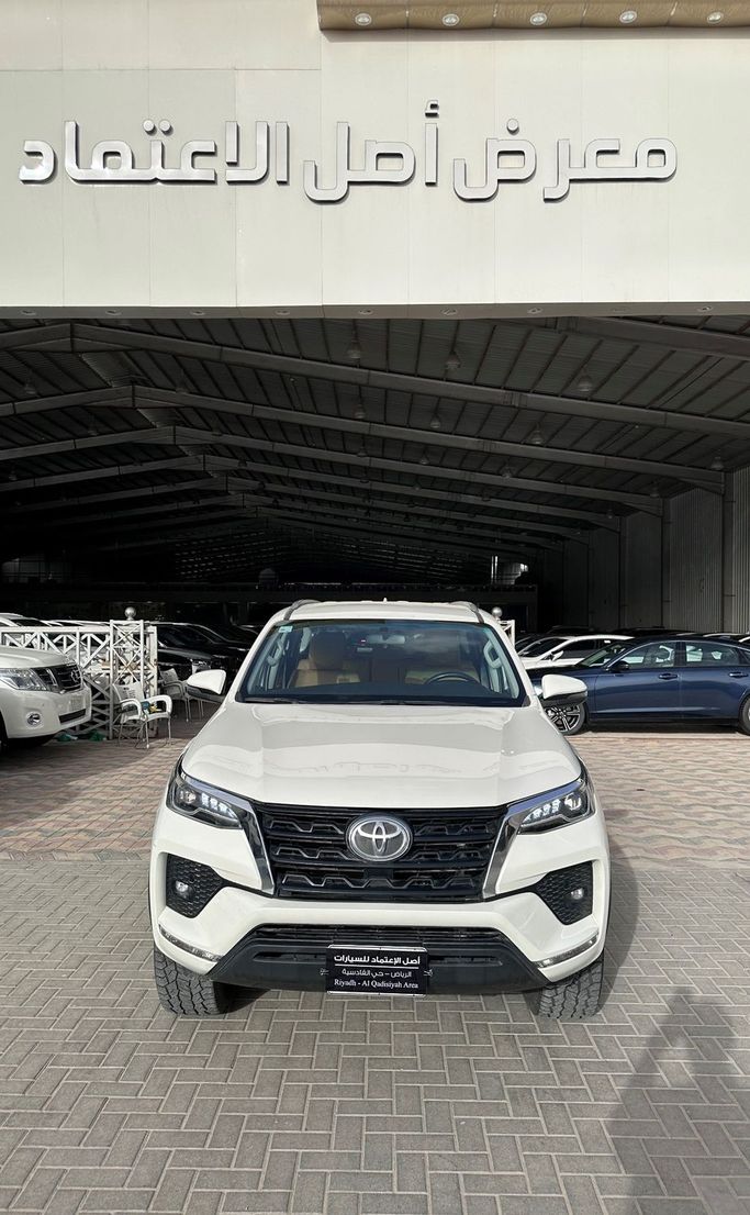 مستعملة Toyota Fortuner فيس ليفت الثاني, 2.7 l, 2021 في في المملكة العربية السعودية, الرياض من Asl Al Etemad معرض اصل الاعتماد للسيارات، اللون أبيض.  | AUTO.AE | إعلان #247299