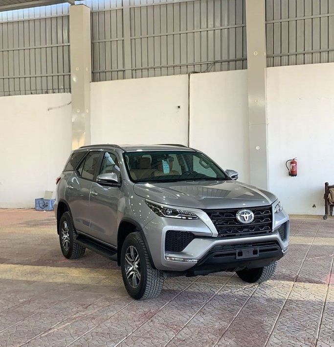 جديدة Toyota Fortuner فيس ليفت الثاني, 2.7 l, 2024 في في المملكة العربية السعودية, الرياض من Al Astool Al Khaleeji شركة الأسطول الخليجي للسيارات، اللون رمادي.  | AUTO.AE | إعلان #248976