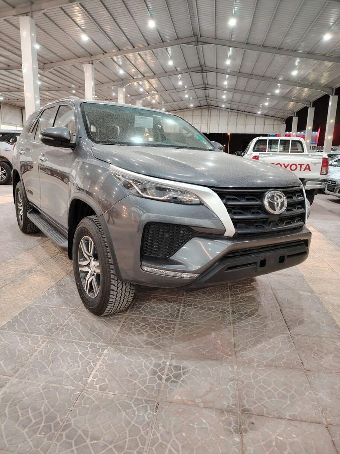 جديدة Toyota Fortuner فيس ليفت الثاني, 2.7 l, 2024 في في المملكة العربية السعودية, الرياض من Al Astool Al Khaleeji شركة الأسطول الخليجي للسيارات، اللون رمادي.  | AUTO.AE | إعلان #248977