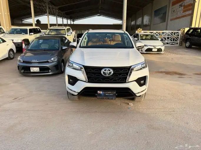 Подержанный Toyota Fortuner II Рестайлинг, 4.0 л, 2023 в Саудовская Аравия, Эр-Рияд от Rayat Al Amtayaz راية الامتياز Белый цвет. Other | AUTO.AE | Объявление #253258