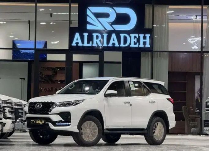 New Toyota Fortuner II Facelift, 2.8 l, 2026 in Saudi Arabia, Riyadh by Al Riyada Al Duwalya شركة الريادة الدولي للسيارات, White color. GCC Specs | AUTO.AE | Listing #261683