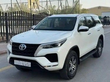 Used Toyota Fortuner II Facelift, 4.0 l, 2021 in Saudi Arabia, Riyadh by معرض شموخ الشرق Shumokh Al - Sharq, White color. GCC Specs | AUTO.AE | Listing #264195