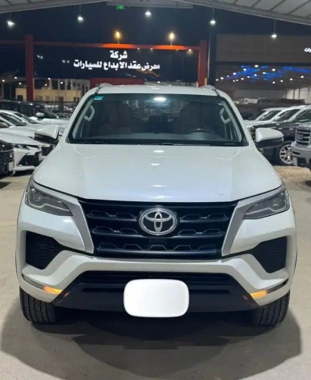 Подержанный Toyota Fortuner II Рестайлинг, 2.7 л, 2022 в Саудовская Аравия, Эр-Рияд от معرض امتياز الشفا للسيارات Белый цвет.  | AUTO.AE | Объявление #264301