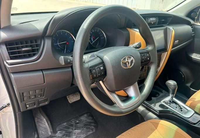 Подержанный Toyota Fortuner II Рестайлинг, 2.7 л, 2024 в Саудовская Аравия, Эр-Рияд от Al Shukh شركة معرض الشيوخ للسيارات Белый цвет.  | AUTO.AE | Объявление #296215 — фото 12 из 14