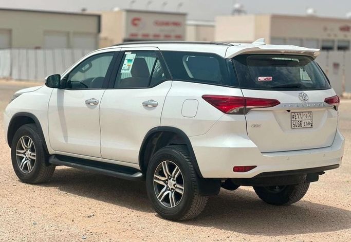 Подержанный Toyota Fortuner II Рестайлинг, 2.7 л, 2024 в Саудовская Аравия, Эр-Рияд от Al Shukh شركة معرض الشيوخ للسيارات Белый цвет.  | AUTO.AE | Объявление #296215 — фото 5 из 14