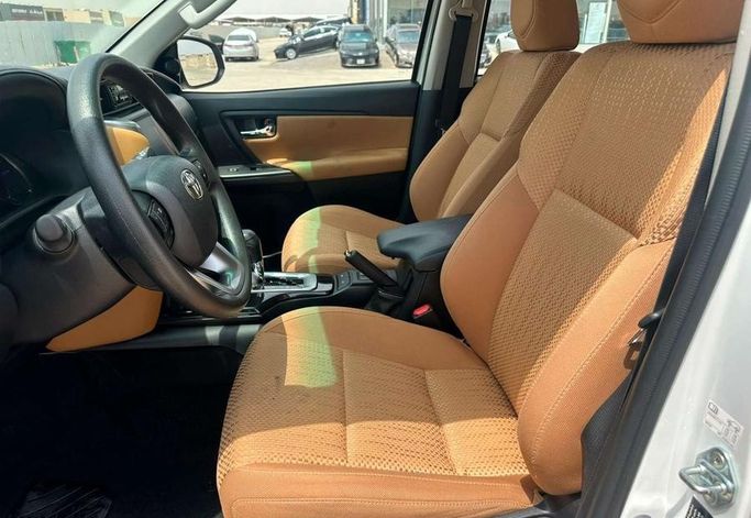Подержанный Toyota Fortuner II Рестайлинг, 2.7 л, 2024 в Саудовская Аравия, Эр-Рияд от Al Shukh شركة معرض الشيوخ للسيارات Белый цвет.  | AUTO.AE | Объявление #296215 — фото 8 из 14