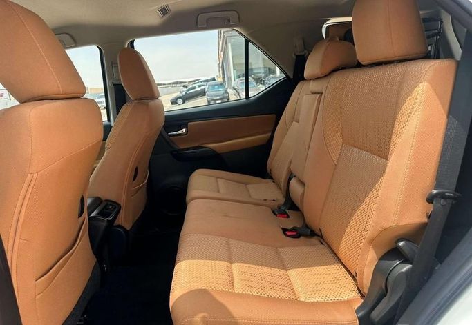 Подержанный Toyota Fortuner II Рестайлинг, 2.7 л, 2024 в Саудовская Аравия, Эр-Рияд от Al Shukh شركة معرض الشيوخ للسيارات Белый цвет.  | AUTO.AE | Объявление #296215 — фото 9 из 14