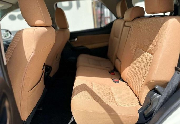 Подержанный Toyota Fortuner II Рестайлинг, 2.7 л, 2022 в Саудовская Аравия, Эр-Рияд от Al Shukh شركة معرض الشيوخ للسيارات Белый цвет.  | AUTO.AE | Объявление #296239 — фото 11 из 13