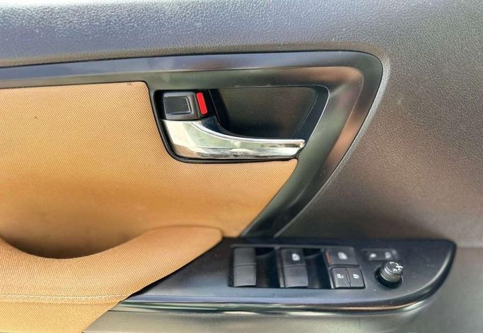 Подержанный Toyota Fortuner II Рестайлинг, 2.7 л, 2022 в Саудовская Аравия, Эр-Рияд от Al Shukh شركة معرض الشيوخ للسيارات Белый цвет.  | AUTO.AE | Объявление #296239 — фото 12 из 13