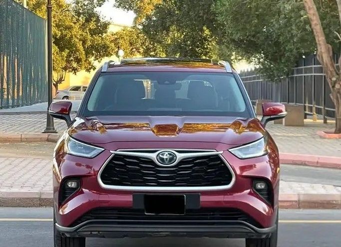 Подержанный Toyota Highlander IV (U70), 2.5 л, 2022 в Саудовская Аравия, Эр-Рияд от Sumou Al Markabat معرض سمو المركبات Красный цвет.  | AUTO.AE | Объявление #259564