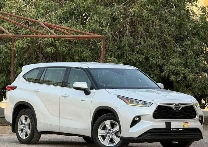 مستعملة Toyota Highlander IV (U70), 2.5 l, 2022 في في المملكة العربية السعودية, الرياض من Sumou Al Markabat 2 معرض سمو المركبات، اللون أبيض.  | AUTO.AE | إعلان #259701
