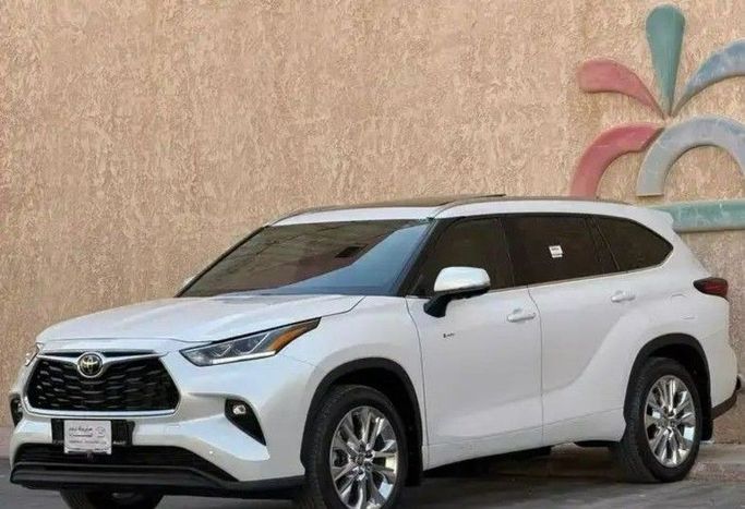 مستعملة Toyota Highlander IV (U70), 2.5 l, 2025 في في المملكة العربية السعودية, الرياض من Barakat Al Markabat Cars معرض بركة المركبات للسيارات، اللون أبيض. مواصفات الخليج | AUTO.AE | إعلان #260352