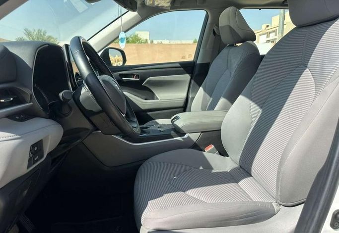 مستعملة Toyota Highlander IV (U70)، 2.5 لتر، 2023 في المملكة العربية السعودية، الرياض من Al Shukh شركة معرض الشيوخ للسيارات، اللون أبيض.  | AUTO.AE | إعلان #296214 — صورة 11 من 16