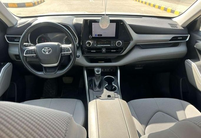 مستعملة Toyota Highlander IV (U70)، 2.5 لتر، 2023 في المملكة العربية السعودية، الرياض من Al Shukh شركة معرض الشيوخ للسيارات، اللون أبيض.  | AUTO.AE | إعلان #296214 — صورة 15 من 16