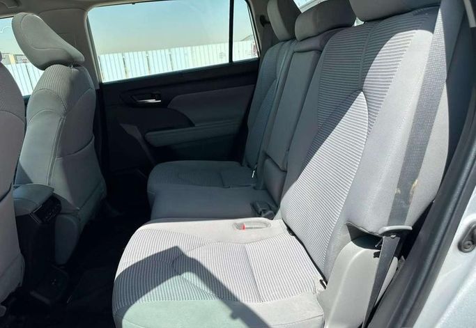 مستعملة Toyota Highlander IV (U70)، 2.5 لتر، 2023 في المملكة العربية السعودية، الرياض من Al Shukh شركة معرض الشيوخ للسيارات، اللون فضي.  | AUTO.AE | إعلان #296217 — صورة 13 من 15