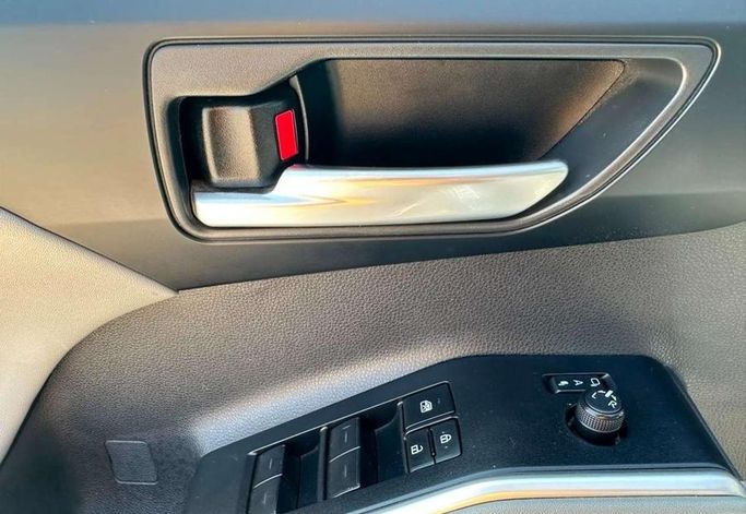 مستعملة Toyota Highlander IV (U70)، 2.5 لتر، 2023 في المملكة العربية السعودية، الرياض من Al Shukh شركة معرض الشيوخ للسيارات، اللون فضي.  | AUTO.AE | إعلان #296217 — صورة 14 من 15