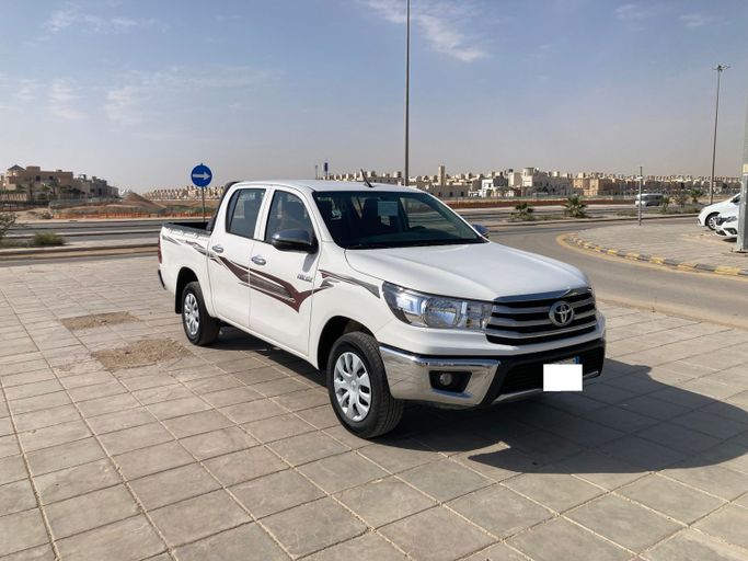 Used Toyota Hilux VIII, 2.7 l, 2018 in Saudi Arabia, Riyadh by Dar Car دار كار, White color. GCC Specs | AUTO.AE | Listing #248654
