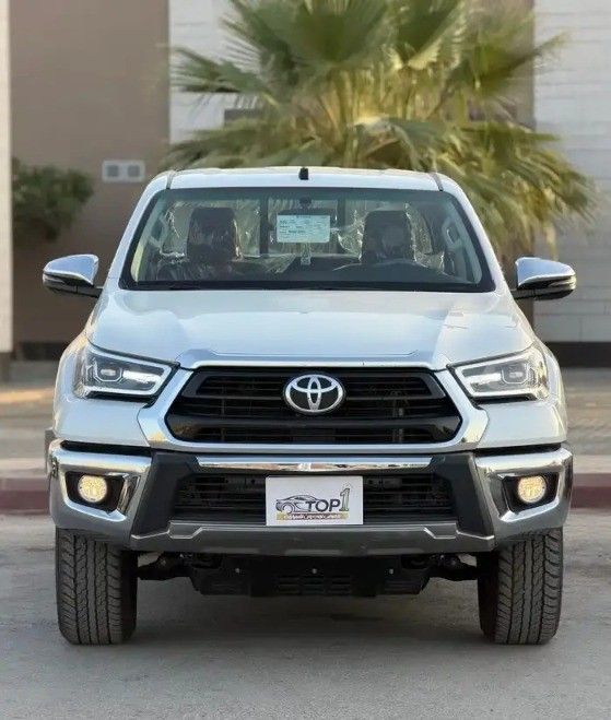مستعملة Toyota Hilux فيس ليفت الثامن, 2.7 l, 2025 في في المملكة العربية السعودية, الرياض من First Top One Cars معرض فيرست توب ون للسيارات، اللون أبيض.  | AUTO.AE | إعلان #260969