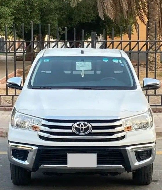 Подержанный Toyota Hilux VIII, 2.4 л, 2023 в Саудовская Аравия, Эр-Рияд от Bayraq Al Ibda’a Cars معرض بيرق الابداع Белый цвет.  | AUTO.AE | Объявление #261741