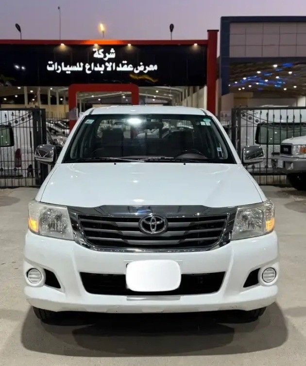 Подержанный Toyota Hilux VII Рестайлинг, 2.7 л, 2014 в Саудовская Аравия, Эр-Рияд от معرض امتياز الشفا للسيارات Белый цвет.  | AUTO.AE | Объявление #264243