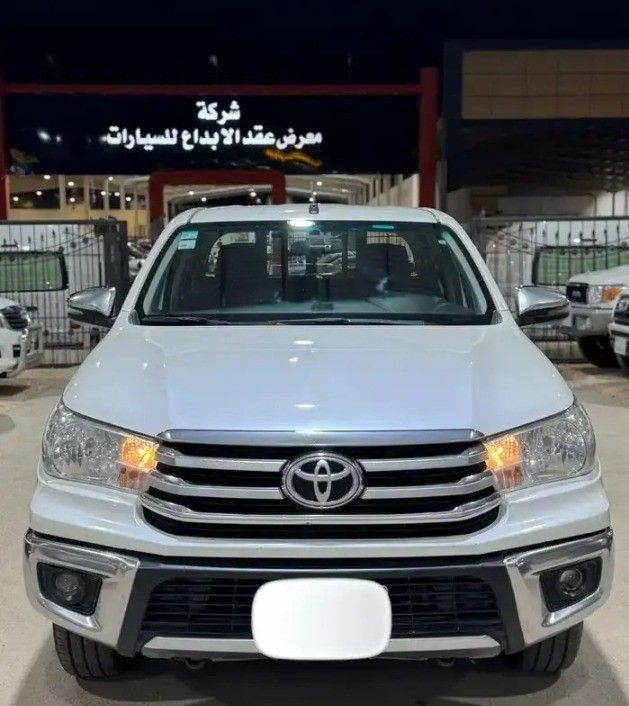 Подержанный Toyota Hilux VIII, 2.7 л, 2021 в Саудовская Аравия, Эр-Рияд от معرض امتياز الشفا للسيارات Белый цвет.  | AUTO.AE | Объявление #264276