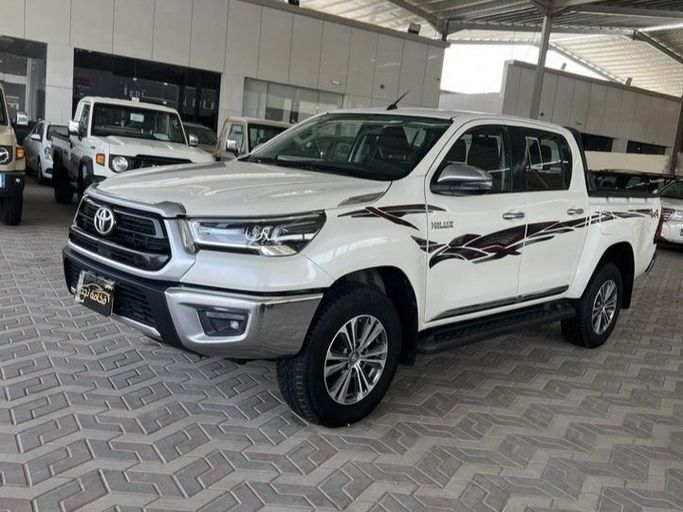 Подержанный ⁦Toyota Hilux VIII Рестайлинг, 2.7 л, 2022⁩ в Саудовская Аравия, Эр-Рияд от Fakhamat Najd معرض فخامة نجد للسيارات Белый цвет. Other | AUTO.AE | Объявление #288782