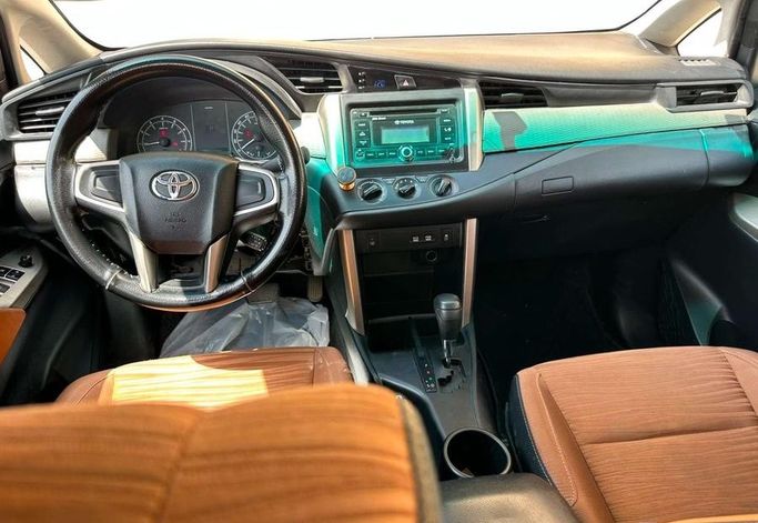 مستعملة Toyota Innova ثانياً، 2.7 لتر، 2018 في المملكة العربية السعودية، الرياض من Al Shukh شركة معرض الشيوخ للسيارات، اللون رمادي.  | AUTO.AE | إعلان #296220 — صورة 11 من 13