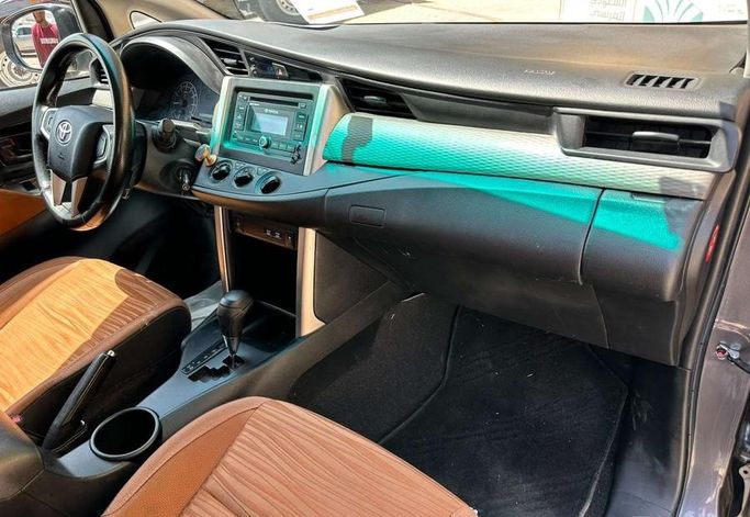 مستعملة Toyota Innova ثانياً، 2.7 لتر، 2018 في المملكة العربية السعودية، الرياض من Al Shukh شركة معرض الشيوخ للسيارات، اللون رمادي.  | AUTO.AE | إعلان #296220 — صورة 12 من 13