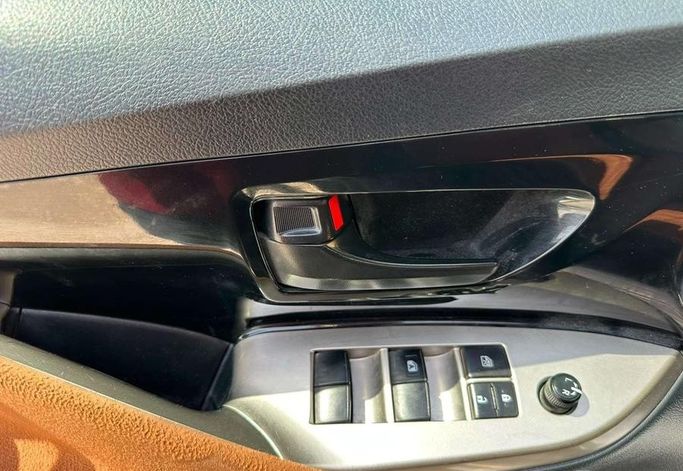 مستعملة Toyota Innova ثانياً، 2.7 لتر، 2018 في المملكة العربية السعودية، الرياض من Al Shukh شركة معرض الشيوخ للسيارات، اللون رمادي.  | AUTO.AE | إعلان #296220 — صورة 13 من 13