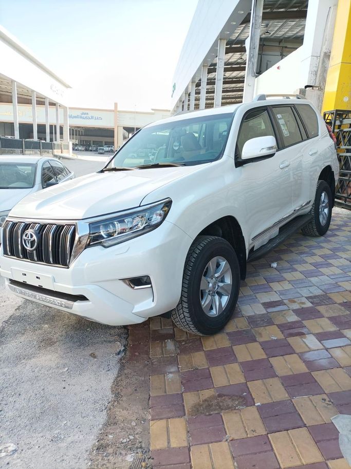 New Toyota Land Cruiser Prado 150 Series Facelift 2, 4.0 l, 2023 in Saudi Arabia, Riyadh by Al Astool Al Khaleeji شركة الأسطول الخليجي للسيارات, White color.  | AUTO.AE | Listing #248868