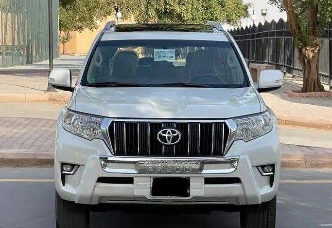 Used Toyota Land Cruiser Prado 150 Series Facelift 2, 4.0 l, 2023 in Saudi Arabia, Riyadh by Sumou Al Markabat معرض سمو المركبات, White color.  | AUTO.AE | Listing #259458