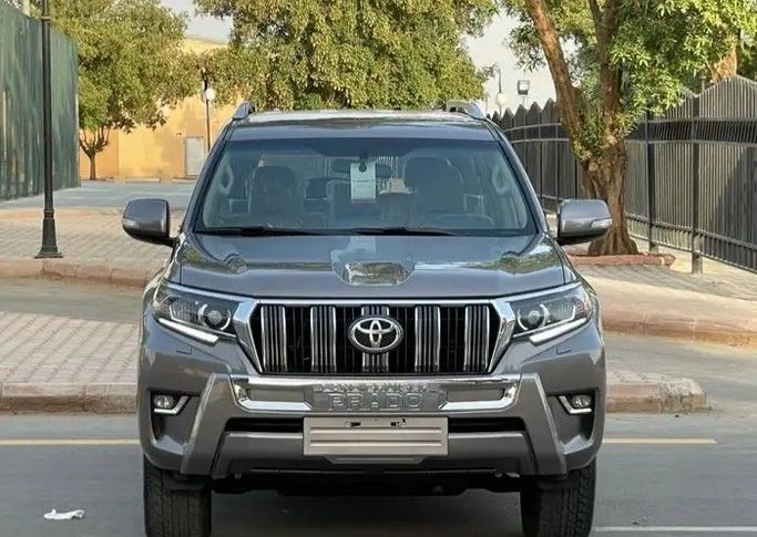 Used Toyota Land Cruiser Prado 150 Series Facelift 3, 4.0 l, 2021 in Saudi Arabia, Riyadh by Sumou Al Markabat معرض سمو المركبات, Grey color.  | AUTO.AE | Listing #259463